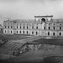 Dresden-Albertstadt. Arsenalanlage. Arsenalhauptgebäude (1873/1879, H. Nicolai, Niess, G. Rumpel). Südseite mit Freitreppe, vor 1900
