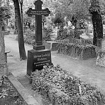 Grabmal für Ludwig Richter. Erster Grabstein. Sandstein, Metall, gegossen. Nach 1884. Dresden-Friedrichstadt, Neuer Katholischer Friedhof, 1934