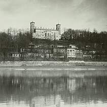 Schloss Albrechtsberg. Ansicht über die Elbe, um 1930