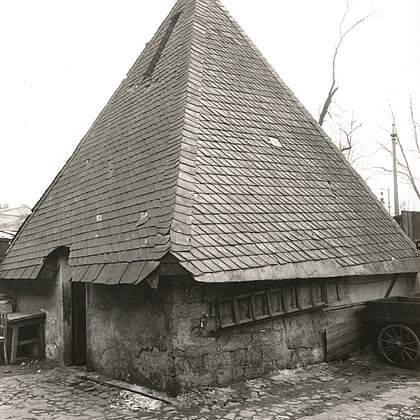 Artesischer Brunnen, Brunnenhäuschen, um 1930