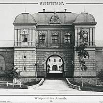 Albertstadt. Westportal des Arsenals