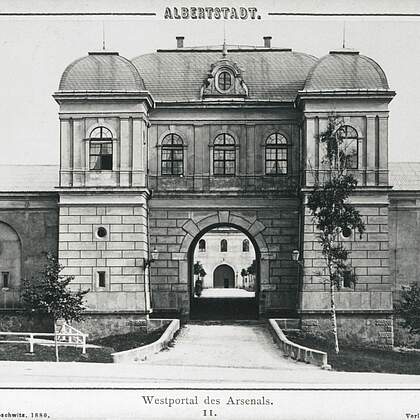 Albertstadt. Westportal des Arsenals