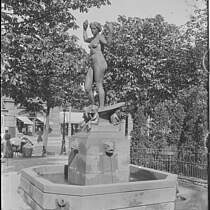 Marie-Gey-Brunnen (auch Heinze-Gey-Brunnen bzw. Aphrodite-Brunnen) auf dem Friedrich-List-Platz, 1910 von Georg Wrba geschaffen