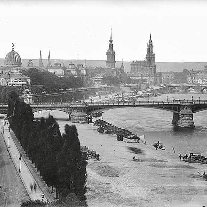 Carolabrücke, Semperoper, Hofkirche, Schloss und Brühlsche Terrasse