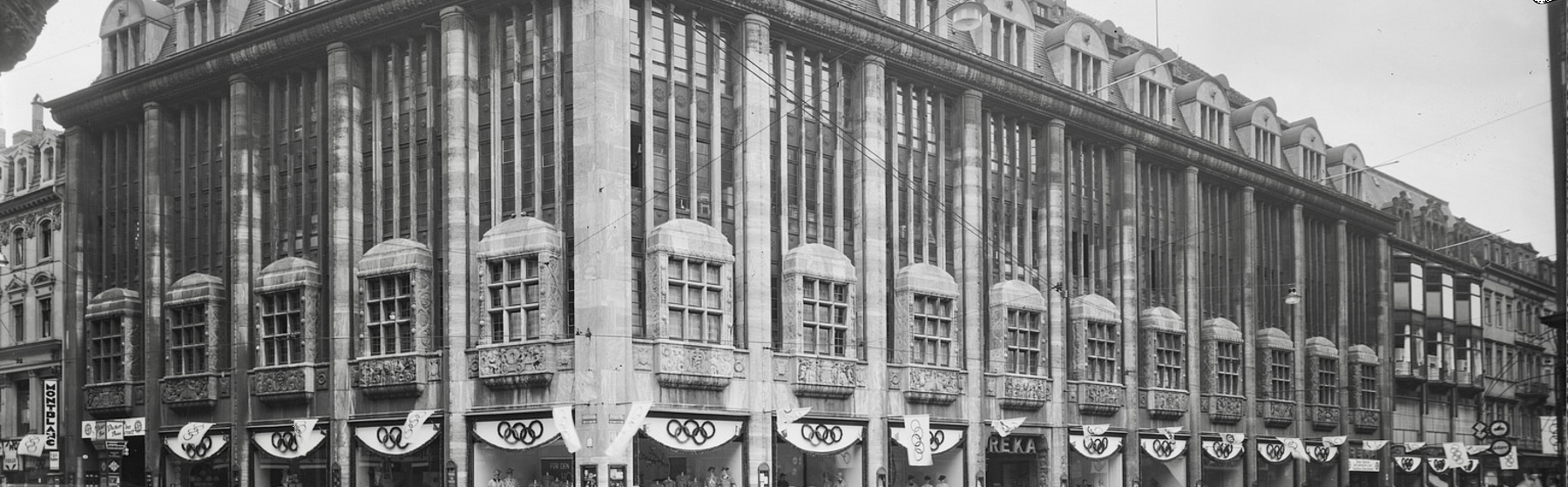 Blick auf das Residenzkaufhaus REKA an der Waisenhausstra&szlig;e 16