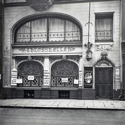 Wohnhaus mit Speise- und Bierlokal "Schloßkeller" Wohnhaus mit Speise- und Bierlokal "Schloßkeller"