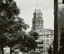 Georgplatz. Blick zum Turm des Neuen Rathauses