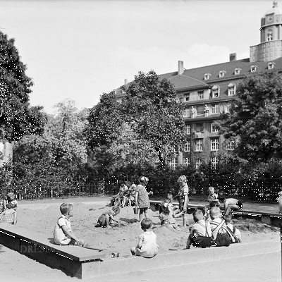 Dresden-Altstadt. Sternplatz. Sandkasten Dresden-Altstadt. Sternplatz. Sandkasten