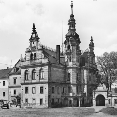 Dresden-Prohlis, Alt-Prohlis 9. Schloss (Umbau 1887/1888; C. Kirsten, O. Krey&szlig;ig, Abriss 1985). Hofansicht von S&uuml;dosten